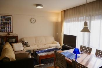 2025年12月売主様撮影。南西向きリビングには暖かい日差しが差し込みます。