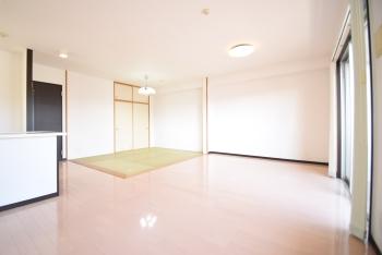 ゆとりある広さのリビングは家族が集まりやすい空間