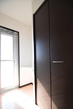 パントリー、カウンター、バルコニーへの出入口