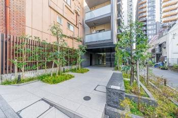 エントランスまでのアプローチ