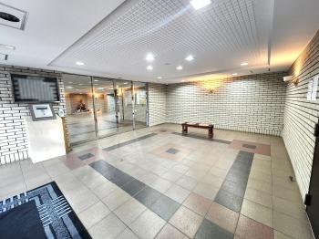 手入れの行き届いた風除室