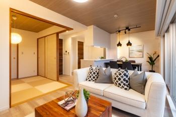 約１５．０帖のLDKと和室です。