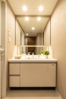 ２ＷＡＹ洗面室なので、浴室、洗面室、キッチンと水廻りの移動がスムーズです。