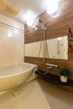 １４１８サイズの浴室です。小さなお子様と一緒に入っても、ゆったりとしています。