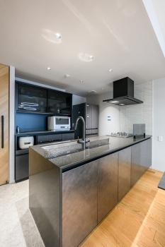 ご家族の様子をご覧になりながらお料理が楽しめ、開放感のあるキッチン