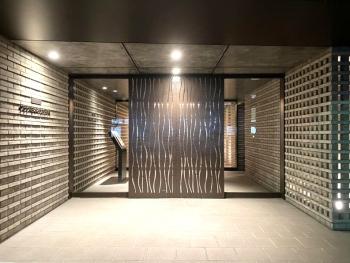 間接照明を設置したエントランス