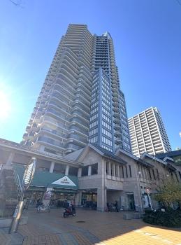 総戸数３００戸（店舗他８戸含む）の大型タワーマンション