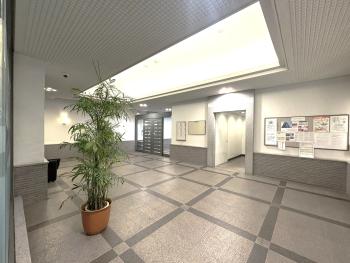 広々としたロビー