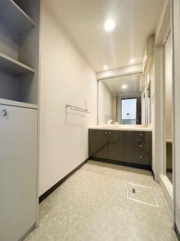 洗面室の写真は現況写真と間取り図面をもとにＣＧで作成したリフォームイメージです。