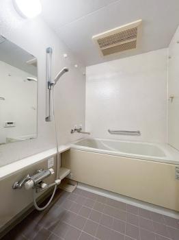 浴室の写真は現況写真と間取り図面をもとにＣＧで作成したリフォームイメージです。