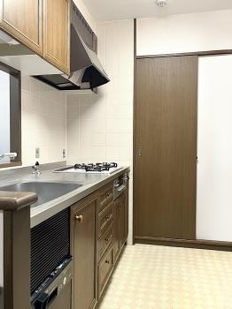 リビングを見渡せるカウンターキッチンです（ＣＧで作成したリフォームイメージです）