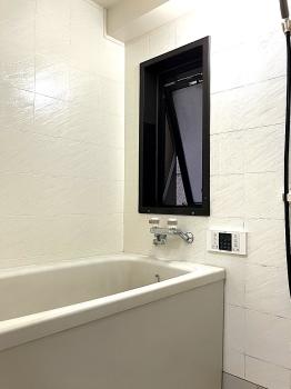 浴室には窓があります。