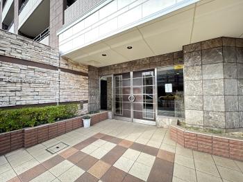 「エントランス」