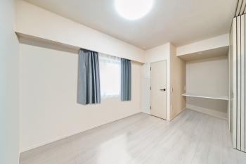 二面採光で明るい約6.6帖の洋室（ＣＧで作成したリフォームイメージです）