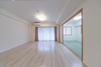 リビングと一体で利用できる和室