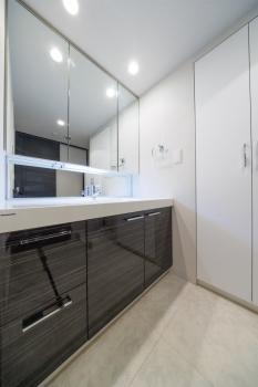 三面鏡裏収納付き洗面化粧台