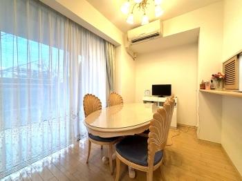 ご家族が揃うダイニング