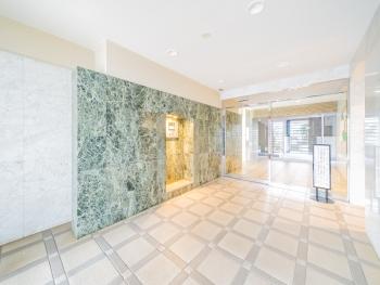 オートロックが完備されております。