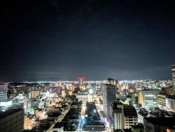 住戸からの夜景（南方向）　眺望は永続的に保証されるものではありません。