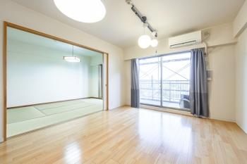 約11.2畳のリビングダイニング（CGで作成したリフォームイメージです）