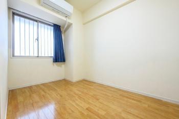 約5畳の洋室2（CGで作成したリフォームイメージです）