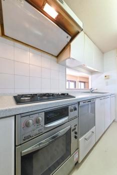 調理スペースが確保されたキッチン（CGで作成したリフォームイメージです）