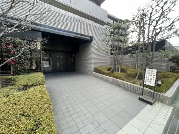 エントランス前