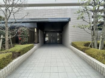 エントランス前