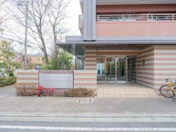 エントランス前