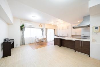 リビング部分とダイニング部分を分けて使用できる広さです