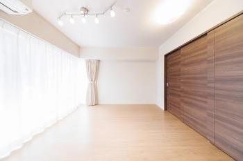 南向きで開放感のあるリビングダイニング（CGで作成したリフォームイメージです。）