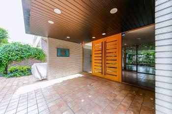 エントランス前