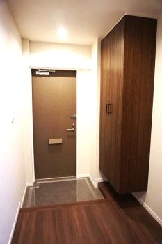 高さのある下足入に広さのある玄関