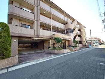 建物北西側外観写真