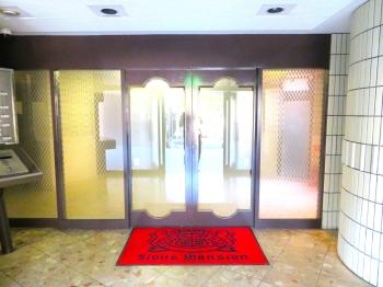 オートロック仕様のエントランス