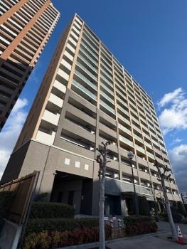 地上15階建ての建物外観です。