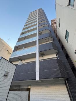 地上14階建ての建物外観です。