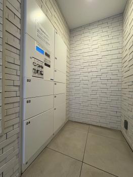 不在時でも荷物の受取りができる宅配ボックスです。