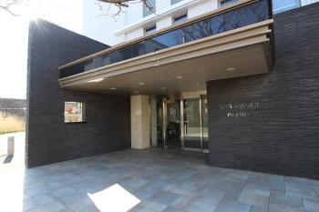 オートロックシステム付きのエントランス