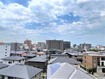 南側バルコニーからの眺望（眺望は永久に保証されるものではありません）