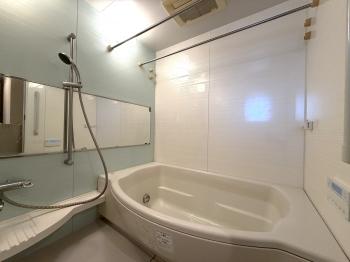 １６２０サイズの浴室です。浴室暖房乾燥機付きです。