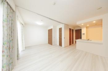 リビングダイニング、洋室５．６帖（CGで作成したリフォームイメージです。）