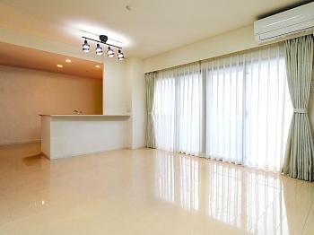 約１７．１帖のリビングダイニングキッチン　・CGで作成したリフォームイメージです