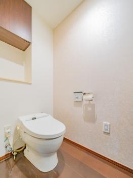 温水洗浄機能付き便座、手洗いカウンター