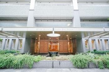 現地エントランス、オートロックです