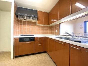 家事の動線がとりやすいL字型のキッチン