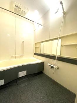 1418サイズの浴室。浴室換気乾燥機が備わっています