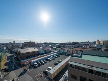 バルコニーからの南東向き眺望（眺望は永続的に保証されるものではございません。）