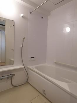 浴室乾燥機が設置されています。季節や天候を問わず、いつでも快適に利用可能です。