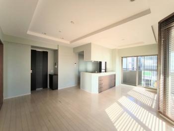 リビングダイニングには床暖房がございます。